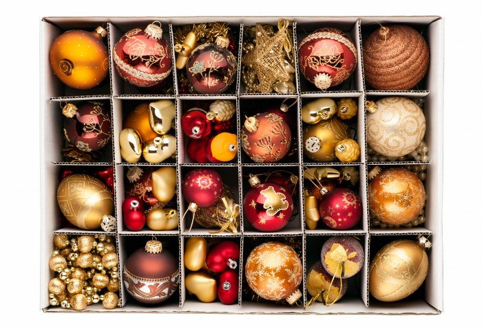 packing ornaments